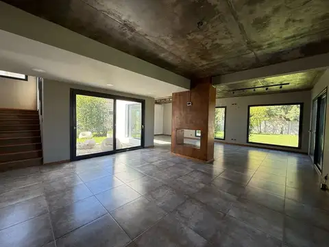 Casa 5 ambientes con 2 baños