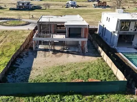 Casa en Venta con 4 cocheras