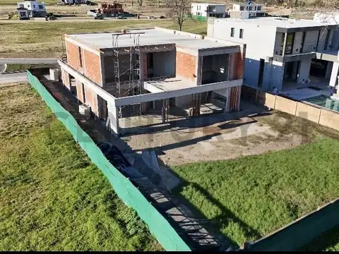 Casa 4 ambientes con 4 baños