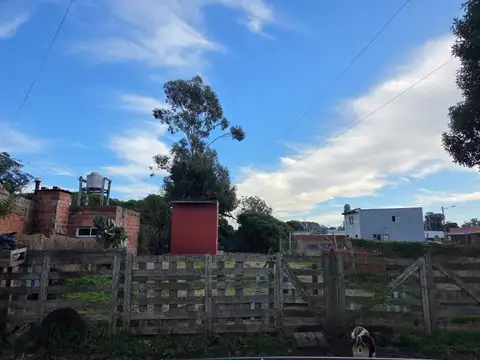 VENTA OPORTUNIDAD TERRENO CASA 2AMB PREFABRICADA