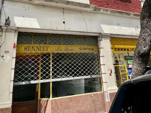 RECIEN PINTADO CON DEPOSITO , PATIO Y ENTREPISO