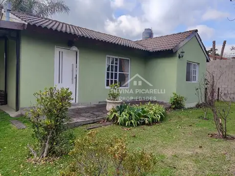 CASA DOS DORMITORIOS - QUINCHO Y PILETA (LUIS BERNARDEZ) - APTA CREDITO 200