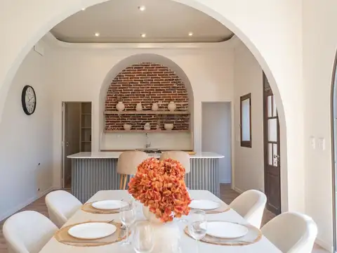 Casa 4 ambientes con 2 baños