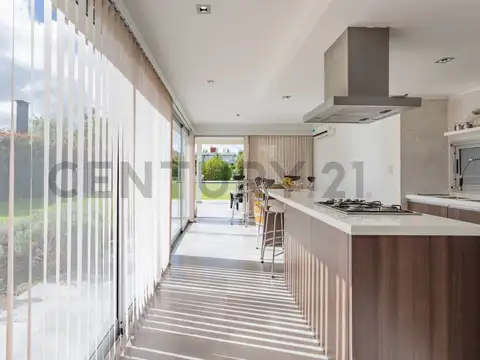 Casa 4 ambientes con 3 baños