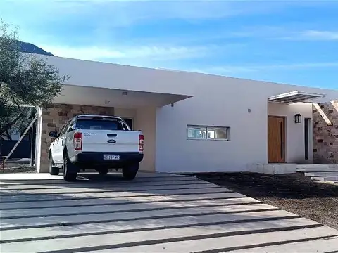 VENTA Casa 3 dormitorios. Los Quebrachos. Zona Las Liebres