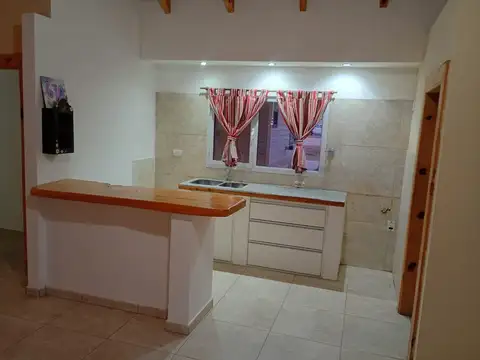 Casa en Alquiler con 2 cocheras