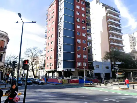 SEMIPISO 4 AMBIENTES AL FRENTE CON BALCON