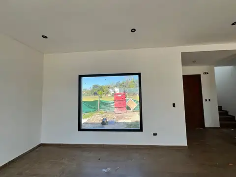 Casa 5 ambientes con 4 baños