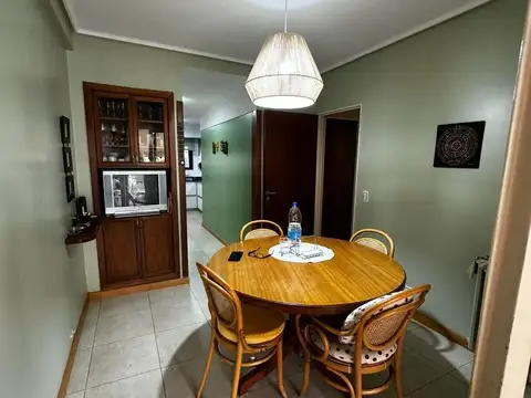 Casa 6 ambientes con 2 baños