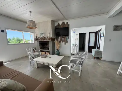 Casa 4 ambientes con 3 baños