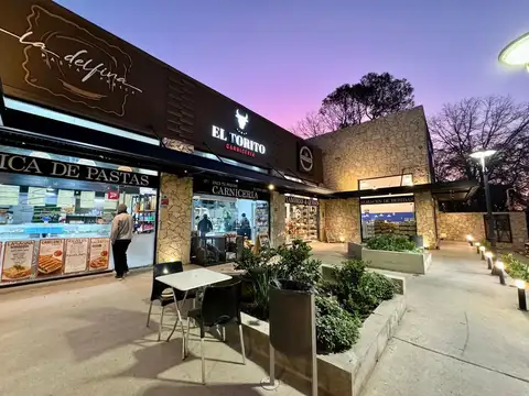 Alquiler local comercial sobre Roberto Caamaño 100