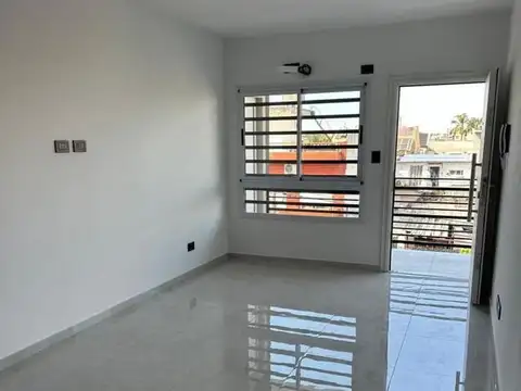 Departamento en Alquiler en Lomas del Mirador, $ 600.000