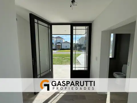 Casa 5 ambientes con 3 baños