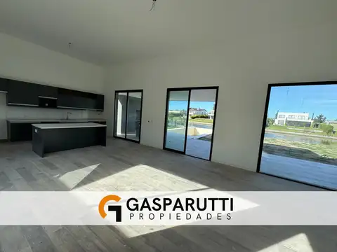 Casa en Venta con 4 cocheras