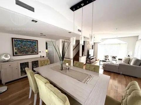 Casa en Venta con 5 cocheras