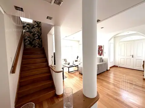 Casa 5 ambientes con 4 baños