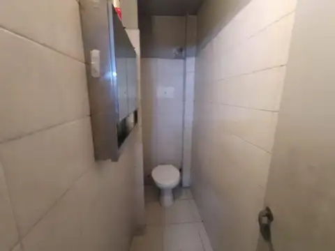 EXCELENTE LOCAL EN FOCO COMERCIAL - 130 m2