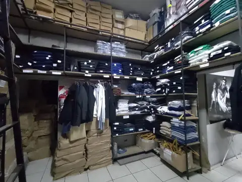 EXCELENTE LOCAL EN FOCO COMERCIAL - 130 m2