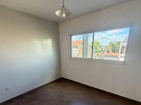 Casa en Alquiler en Ezpeleta Este, $ 650.000