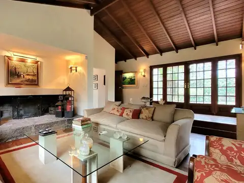 Casa 7 ambientes con 4 baños