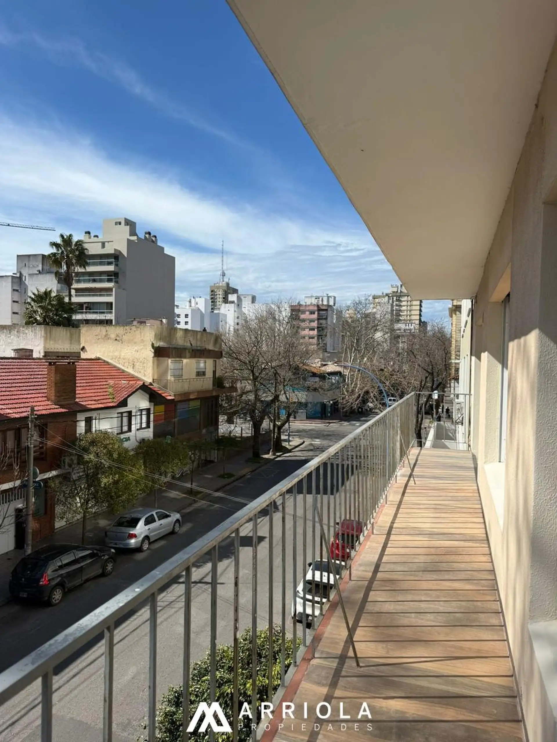 Departamento de 4 ambientes con espacio de cochera