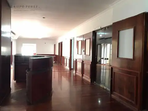 Oficina en Venta con 3 cocheras