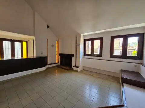 Casa 6 ambientes con 4 baños