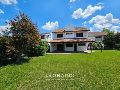 Casa sobre dos lotes en Aranjuez 