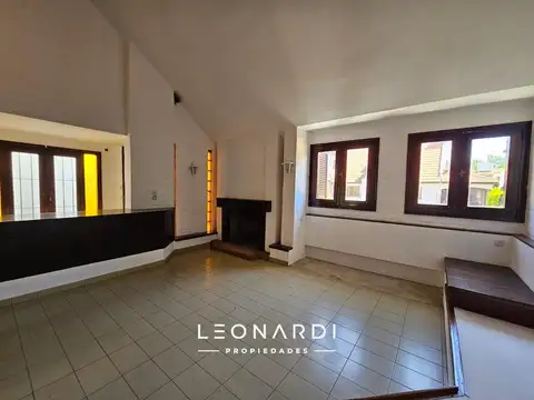 Casa 6 ambientes con 4 baños