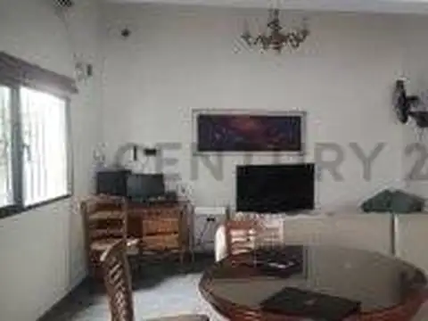 Calle 531 entre 4 bis y 5 1000, Piso 0