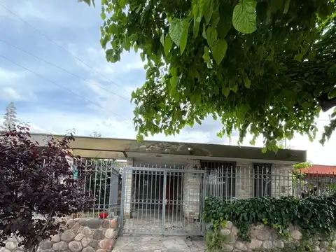 Casa 6 ambientes con 1 baño