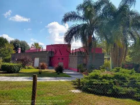 Casa en Venta con 2 cocheras