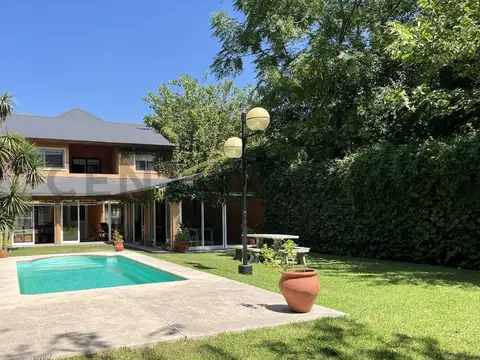 VENTA CASA 5 AMBIENTES BARRIO CERRADO PARQUE PERÓ DEL VISO