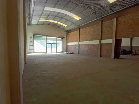 Galpón sobre colectora de circunvalación VGG