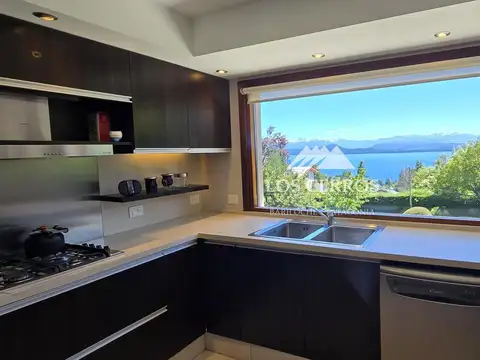 Casa en venta en Melipal, Bariloche - 5 dormitorios y quincho - Gran vista al lago
