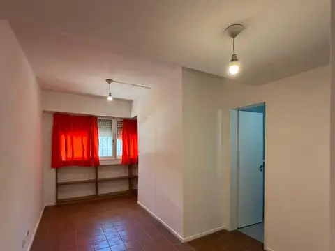 Departamento en alquiler en Almagro dos ambientes al frente en Planta Baja .