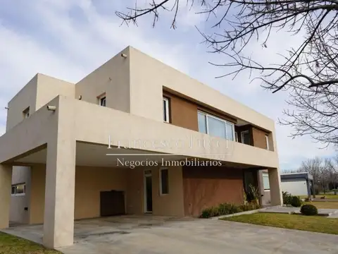 Casa en venta 5 ambientes lote central Terravista