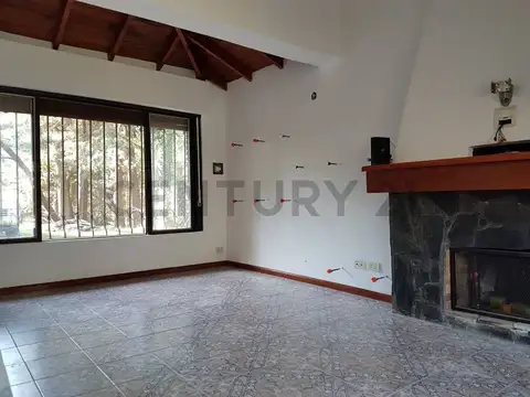 Se trata de un chalet 3 ambientes, desarrollado en una sola planta, sobre lote de 2102 m2. Ubicad...