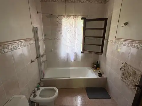 Casa en Alquiler con 1 cochera