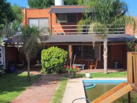 Casa en Bº Solares del Norte. 3 habitaciones. Galería, quincho y pileta.
