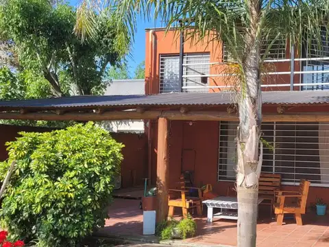 Casa en Bº Solares del Norte. 3 habitaciones. Galería, quincho y pileta.