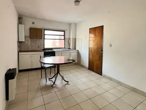 Departamento, un dormitorio, abasto, luminoso, edificio con parrillero.