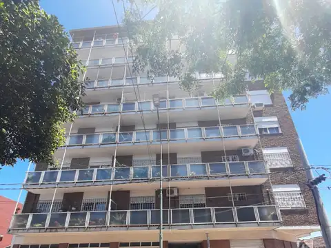 Excelente 3 ambientes con balcón - $ 800.000