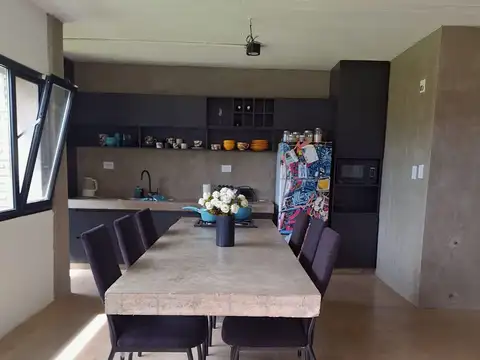 Casa 3 ambientes con 2 baños