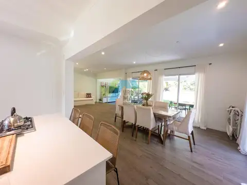 Casa en Venta con 4 cocheras