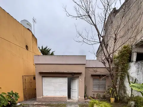 CASA 4 AMBIENTES EN VENTA - SAN MIGUEL ZONA CENTRICA