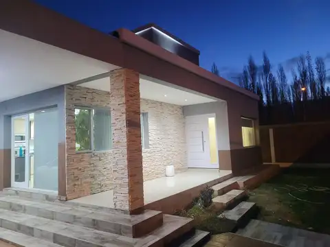 Casa en Venta en Neuquen, USD 330.000