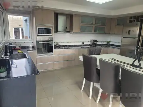 Casa en Venta en Neuquén, USD 330.000