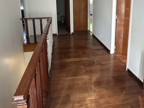 Casa 7 ambientes con 2 baños