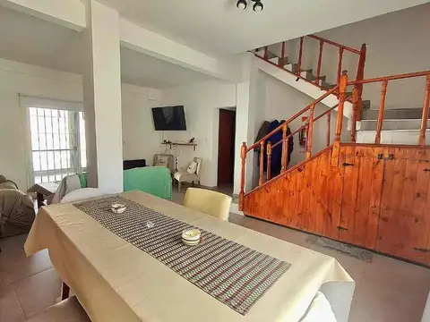 Casa en Alquiler con 2 cocheras